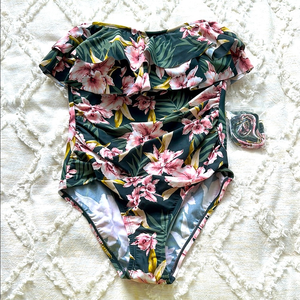 NWOT One Piece Bathing suit with detachable strap